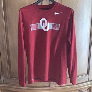 Nike DRI-FIT Oklahoma Sooner’s Mens Long Sleeve Shirt.